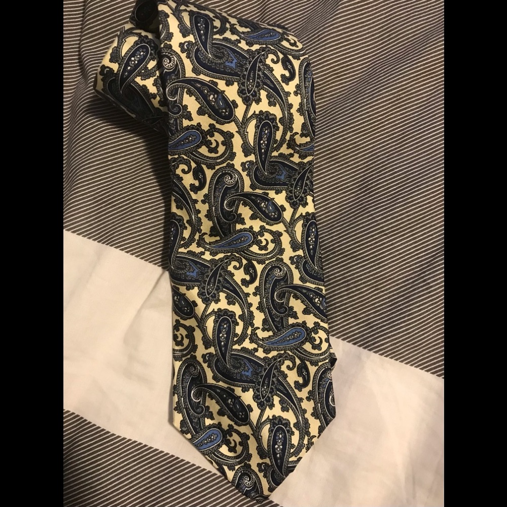 REGENT BERT PULITZER Blue and Yellow paisley tie.